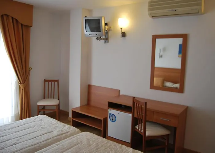 Ξενοδοχείο Plaza 2*